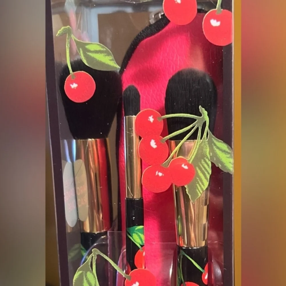 Betsey Johnson Cherry Cosmetic Brush Kit - Picture 6 of 8